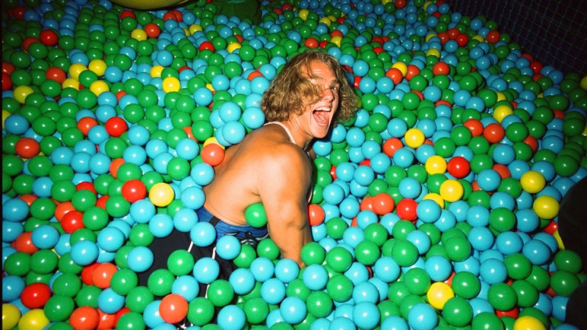 Op Naar Het Noorden Ikea Komt Met Een Ballenbak Voor Volwassenen C